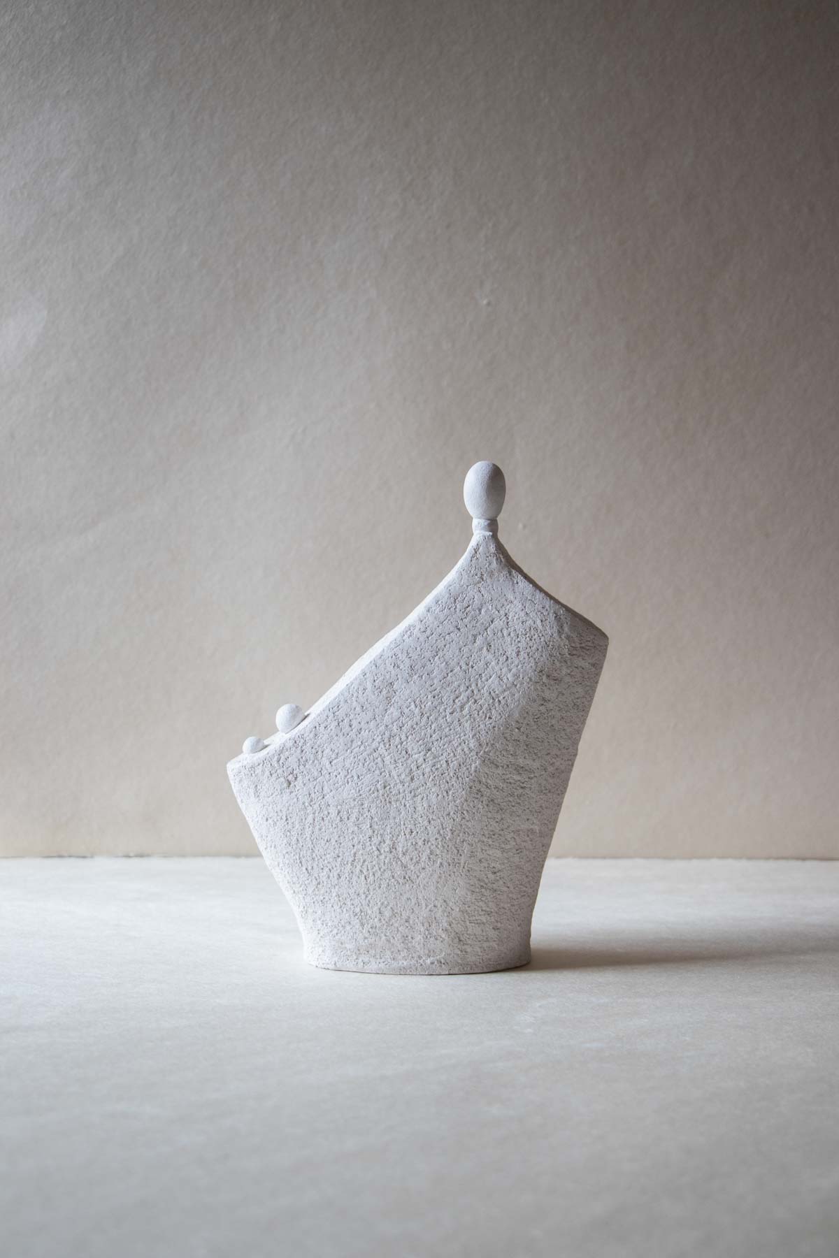 Contemporary ceramic sculpture. Shelf decor. Stoneware sculpture. Fine art ceramics made in Italy. By Claire Lune, Chiara Della Santina.