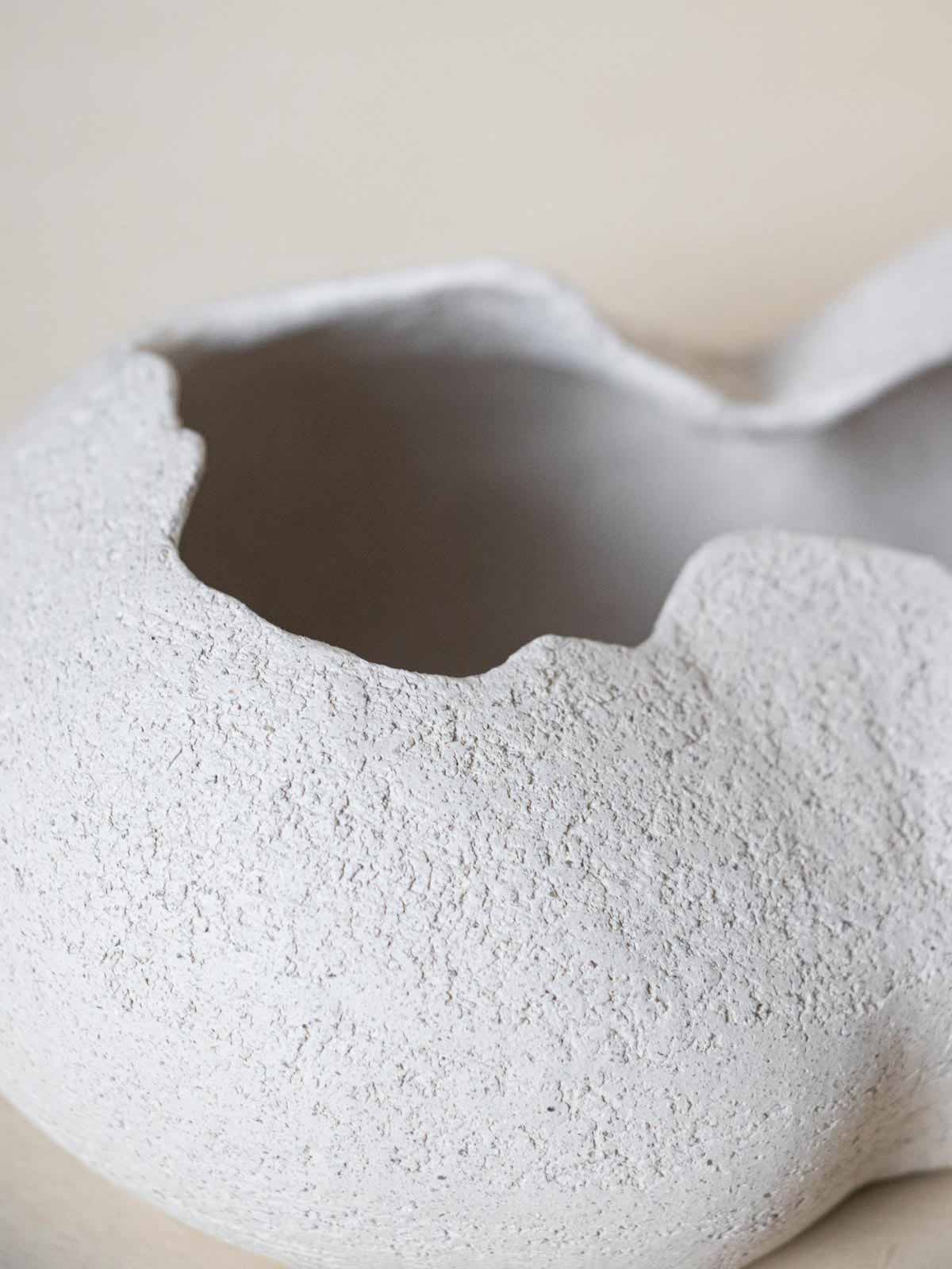 "Ištar IV" - White Stoneware Sculpture