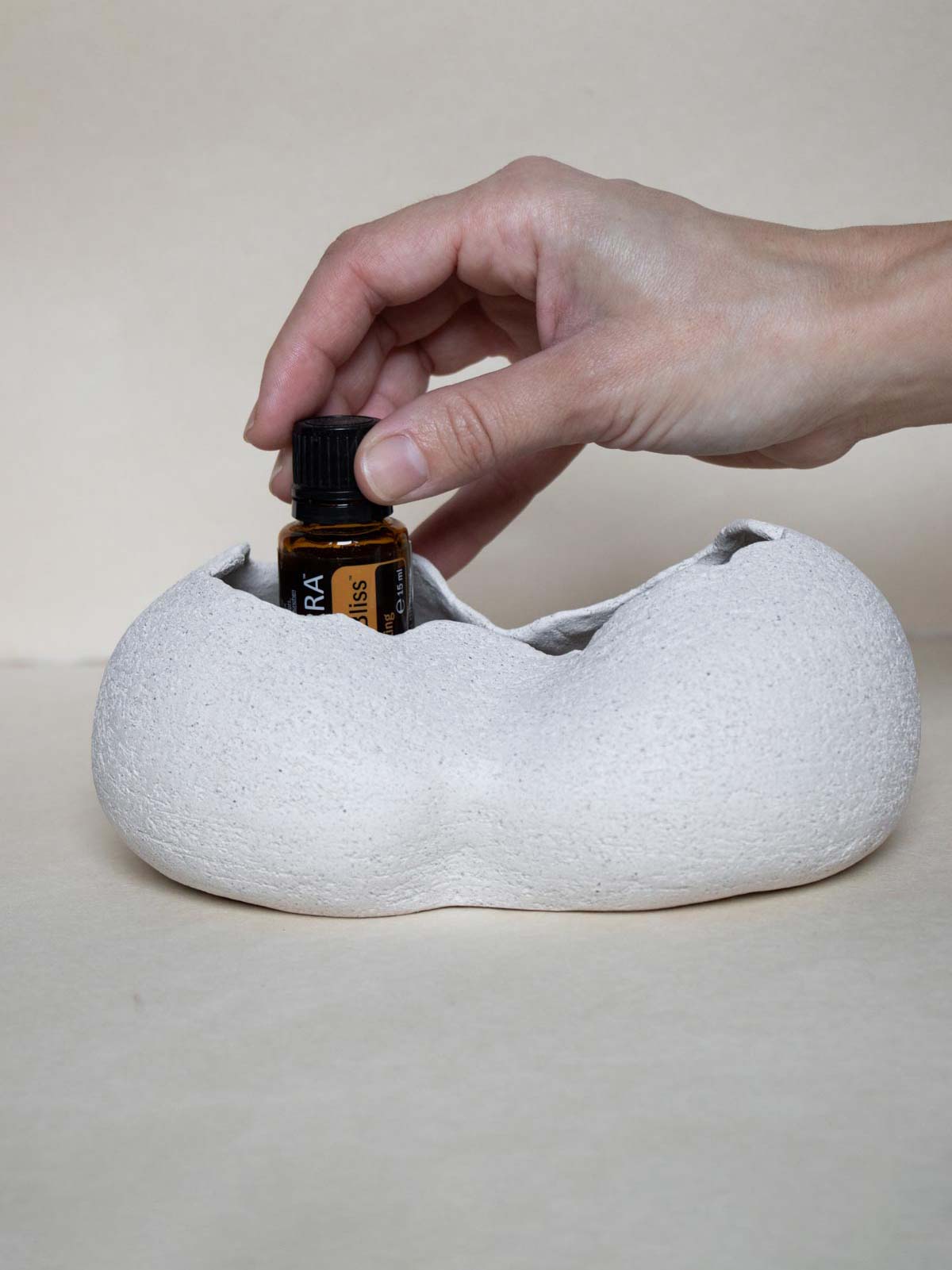 "Ištar IV" - White Stoneware Sculpture