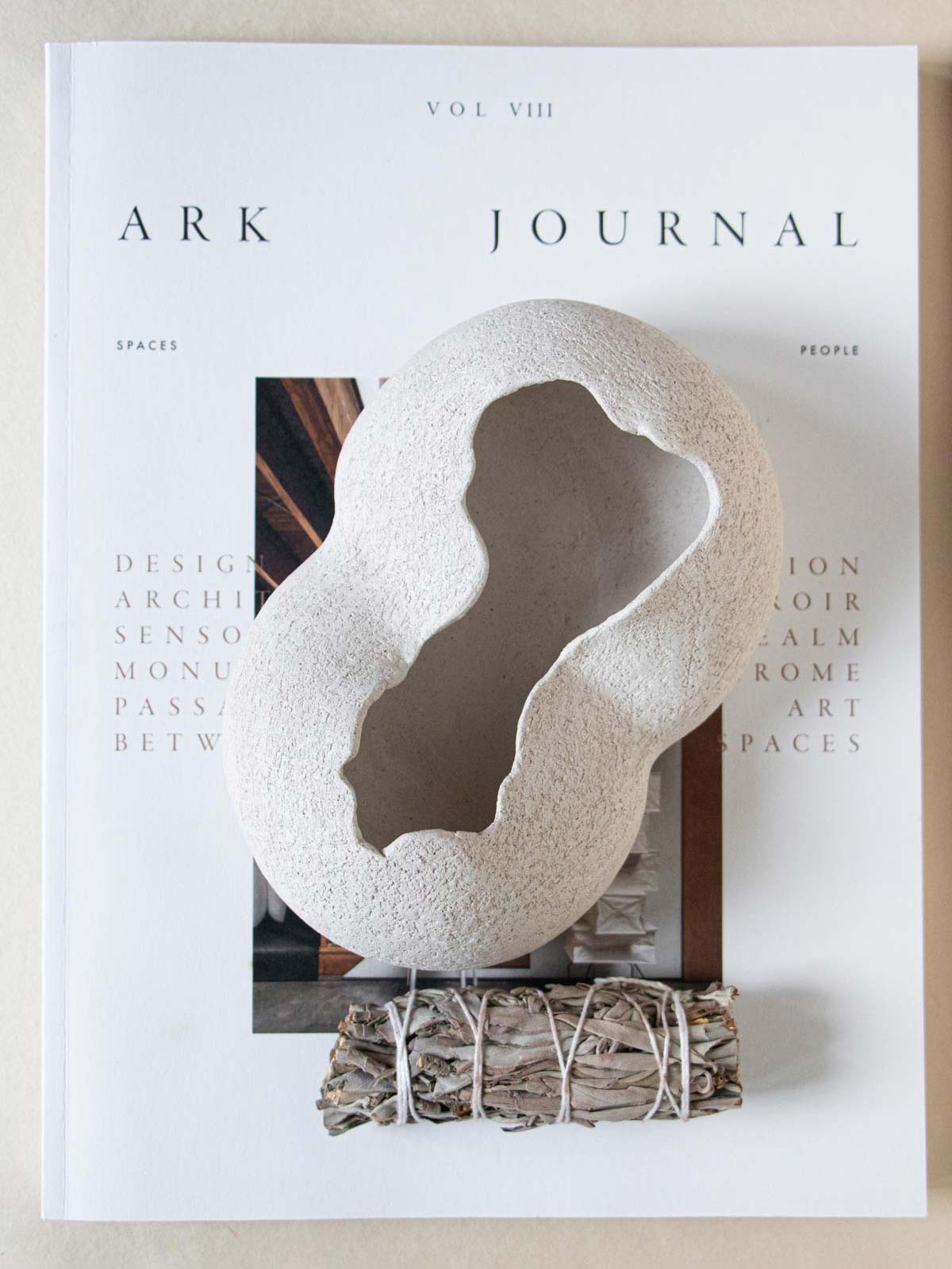 "Ištar IV" - White Stoneware Sculpture