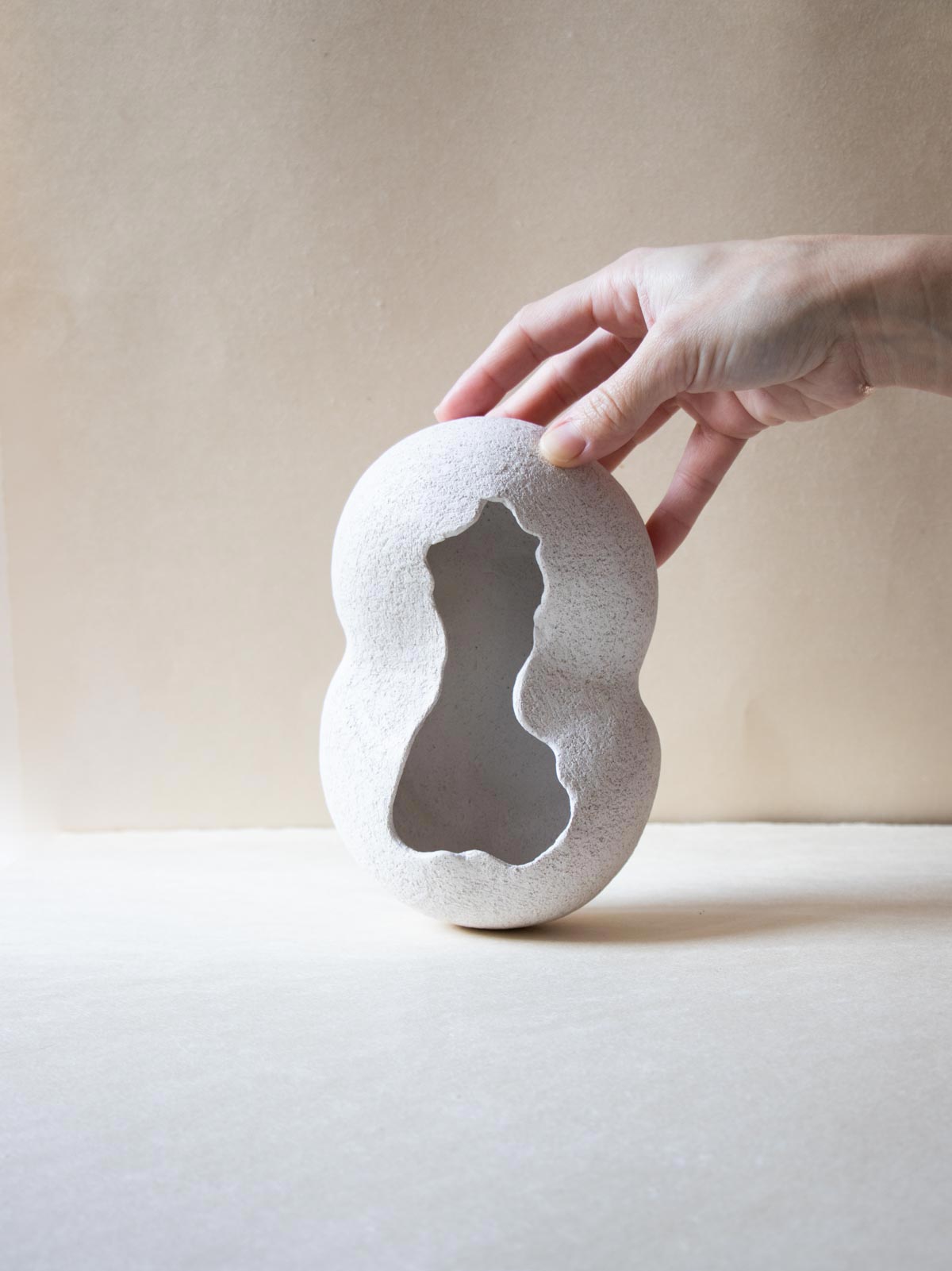 "Ištar IV" - White Stoneware Sculpture