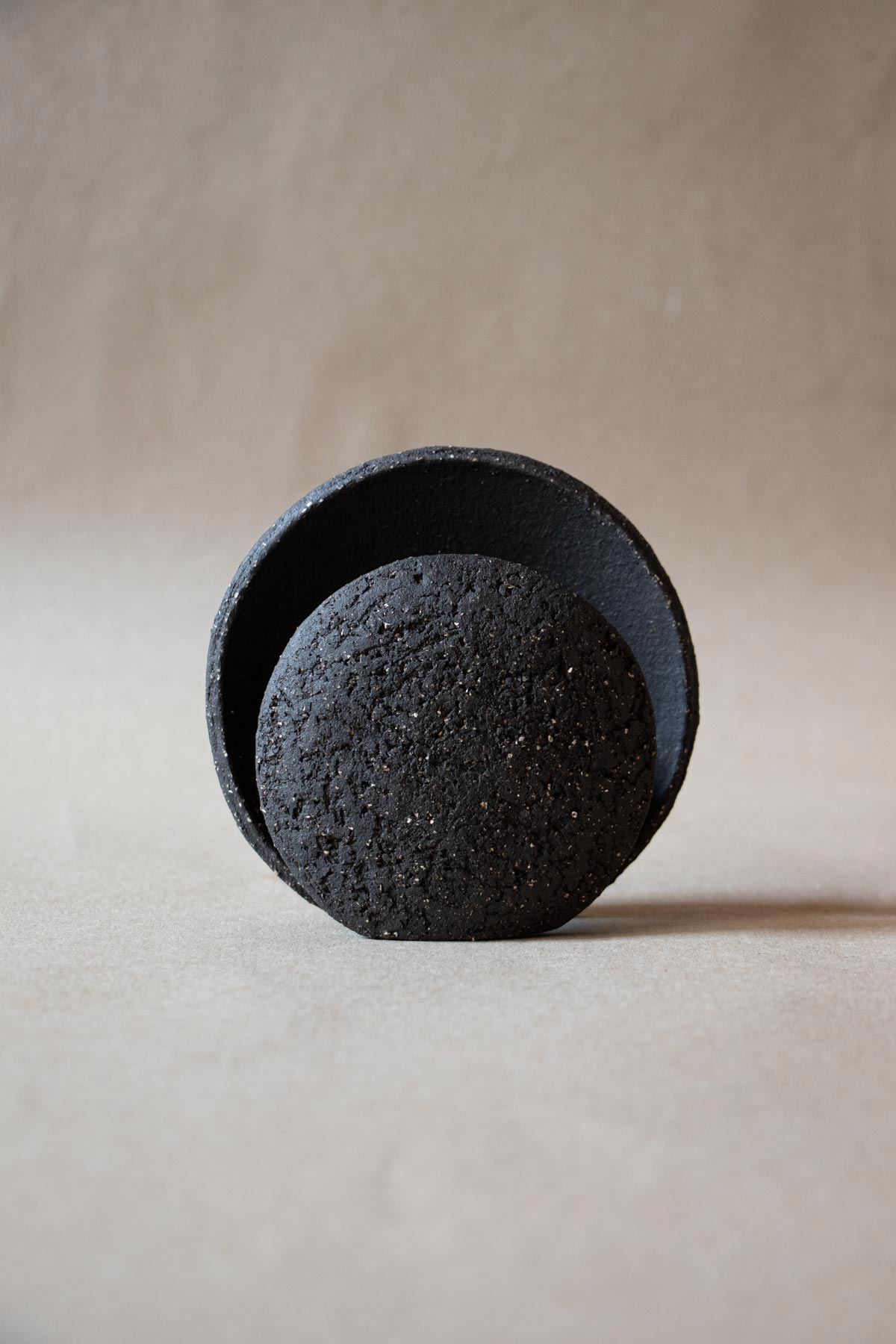 Luxury incense burner. Black incense burner. Design incense burner. Handmade ceramic incense burner. Moon. New moon art. Ritual objets. Incense burning. Incense burner by Claire Lune.