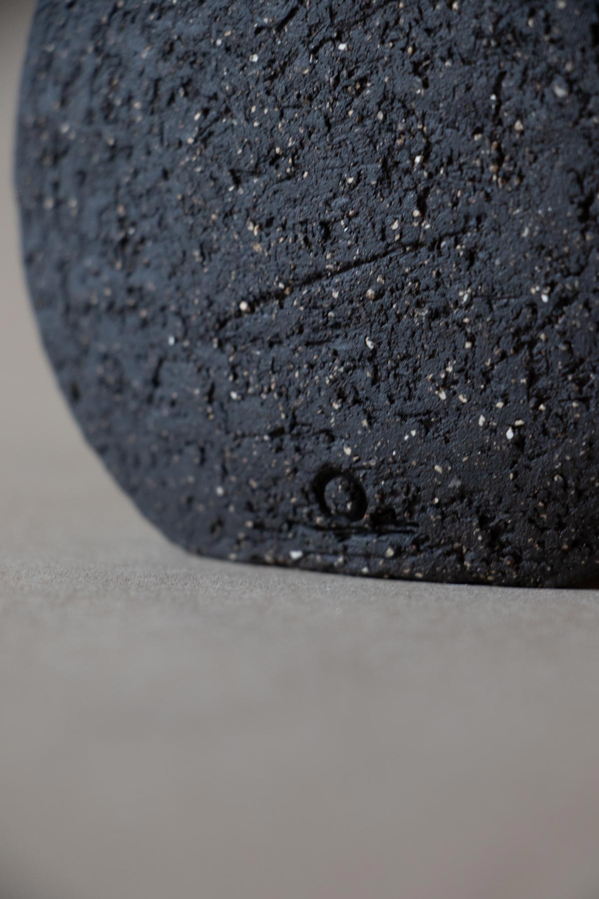 Luxury incense burner. Black incense burner. Design incense burner. Handmade ceramic incense burner. Moon. New moon art. Ritual objets. Incense burning. Incense burner by Claire Lune.