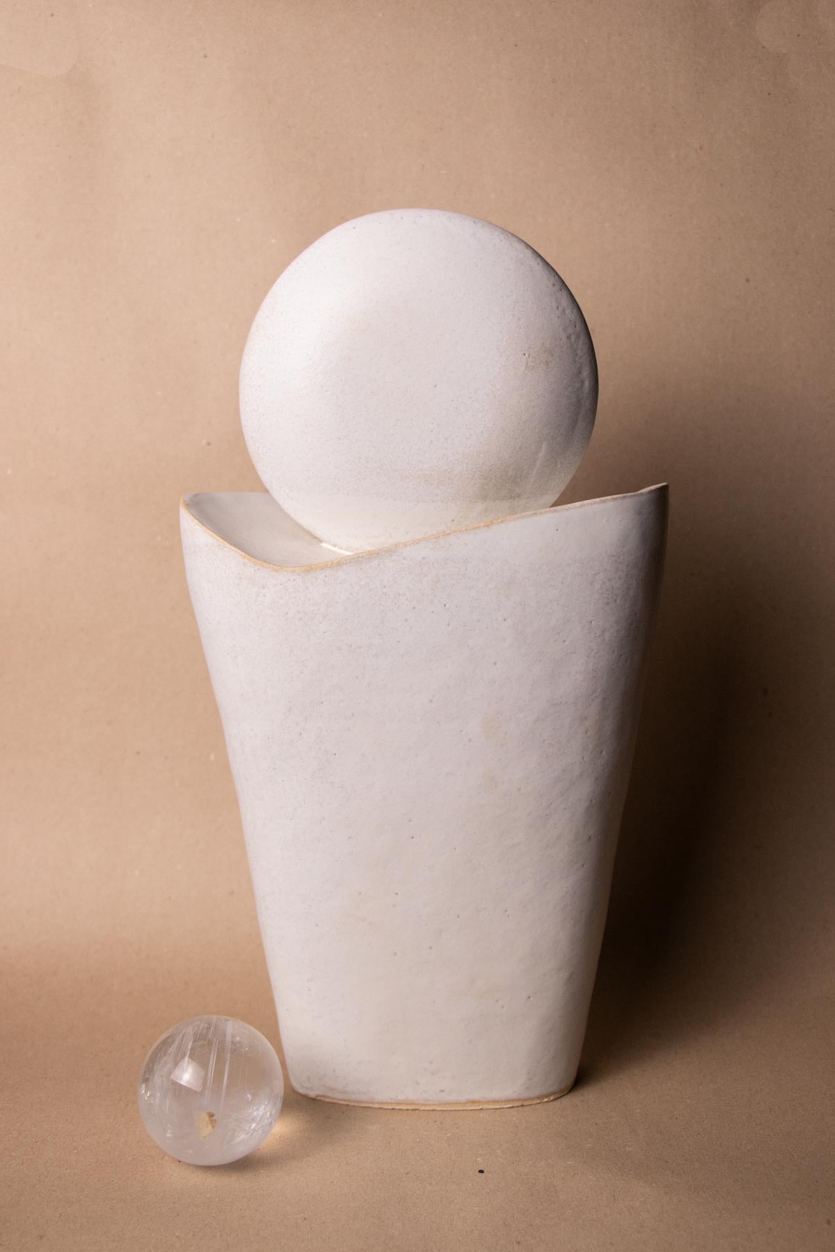 White contemporary ceramic sculpture. Handmade ceramic sculpture. Moon. Luna Piena I. Stoneware sculpture. Claire Lune sculpture by Chiara Della Santina. Handmade ceramics made in Italy.
