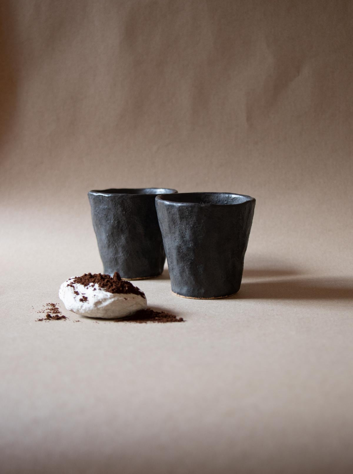 Handmade ceramic cups. Black espresso cup. Black ceramics. Black cup. Stoneware cups and mugs. Handmade ceramic cup by Chiara Della Santina. Ceramics made in Italy.
