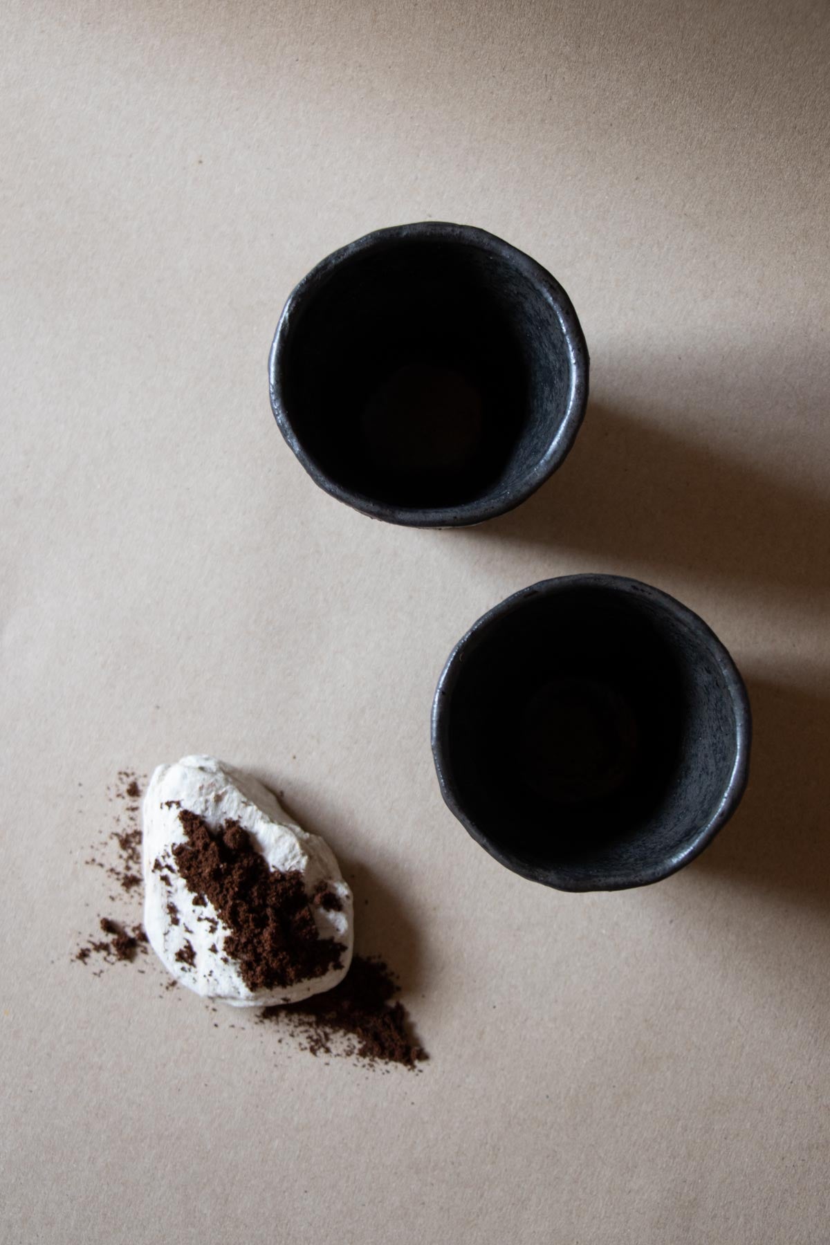 Handmade ceramic cups. Black espresso cup. Black ceramics. Black cup. Stoneware cups and mugs. Handmade ceramic cup by Chiara Della Santina. Ceramics made in Italy.