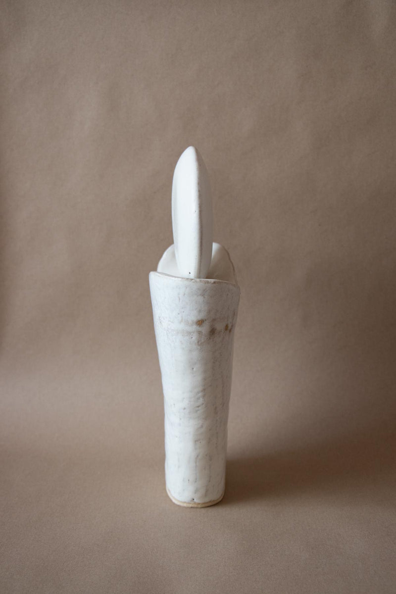 White contemporary ceramic sculpture. Handmade ceramic sculpture. Moon. Luna Nuova I. Claire Lune sculpture by Chiara Della Santina.