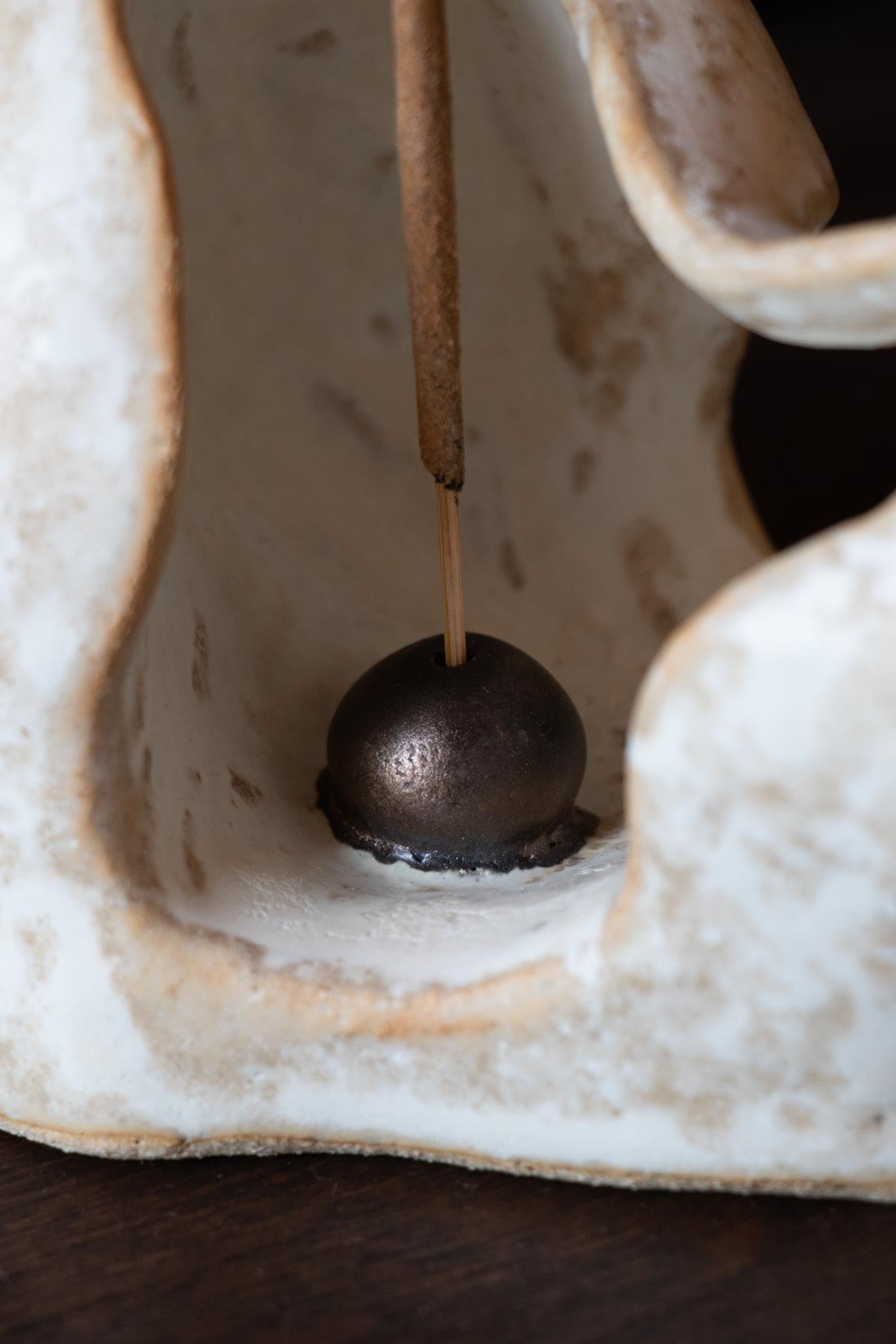 Luxury incense burner. Design incense burner. White incense burner. Ceramic incense burner. Fine art decor objects by Claire Lune. Claire Lune incense burners.