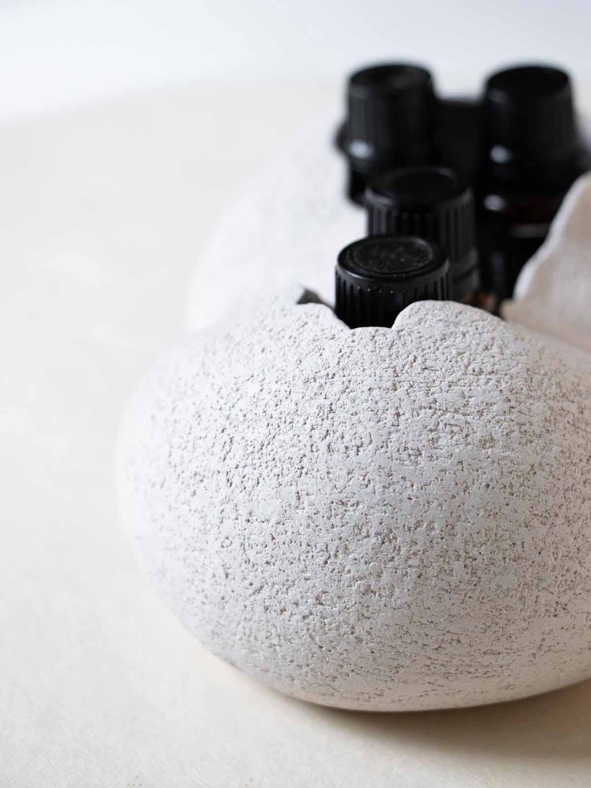 "Ištar IV" - White Stoneware Sculpture