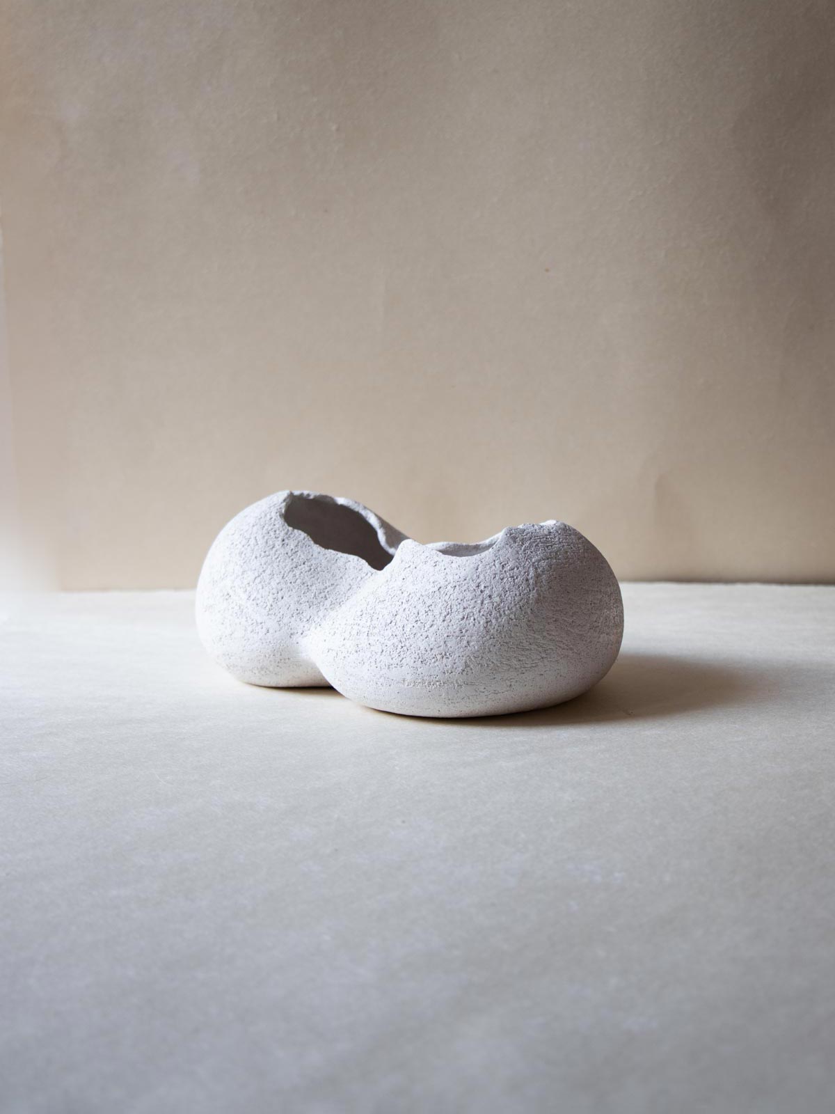 "Ištar IV" - White Stoneware Sculpture